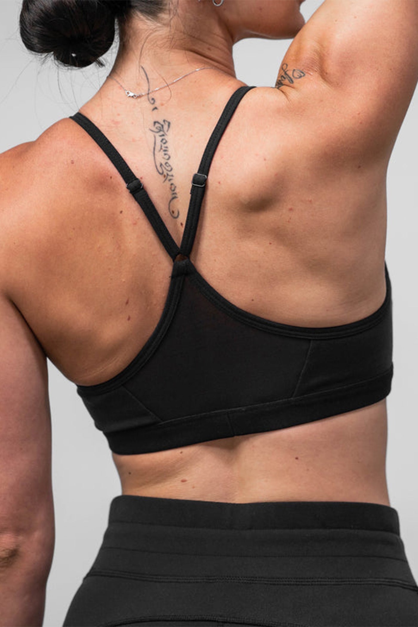 Áo Live Fit. Synergy Sports Bra- Black